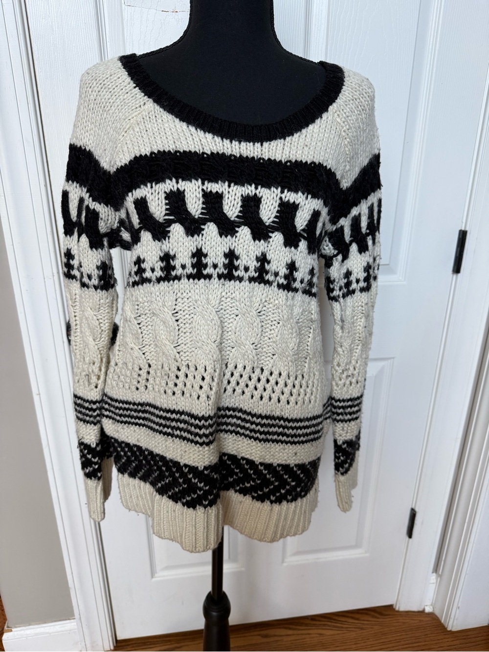 American Eagle Outfitters Black & Cream Patterned Cable Knit Sweater